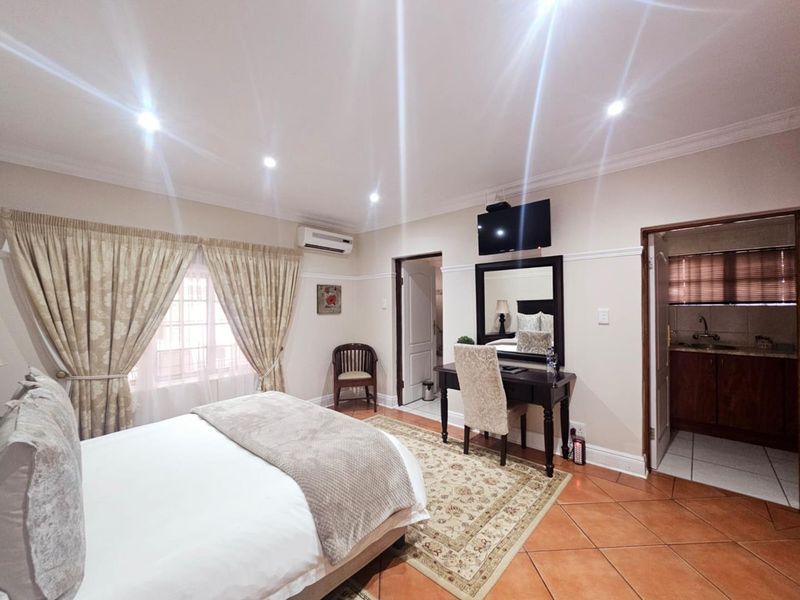 **Discover Luxurious Four-Star Accommodation with Roman Elegance** - Photo 10