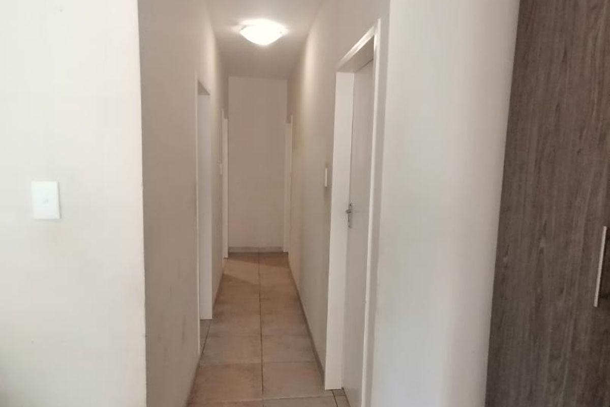 3 BEDS, 2 BATHS TOWNHOUSE FOR SALE IN NORKEM PARK EXT 2. - Photo 5