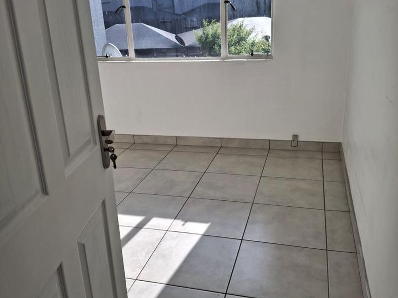 LINMEYER TOWNHOUSE - Photo 10