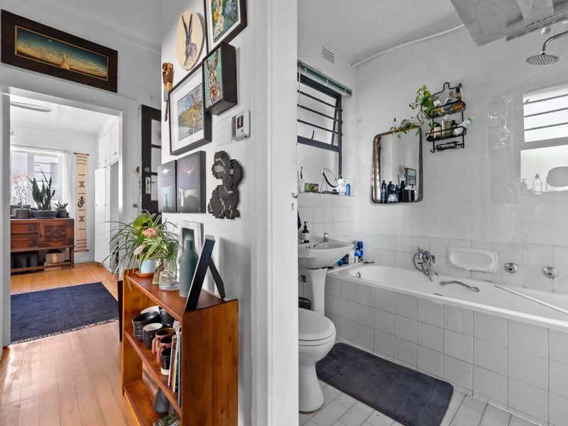 One Bedroom Apartment in Prime Vredehoek Location - Photo 5