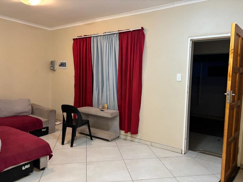 FIVE RAND PROPERTY FOR SALE. - Photo 6