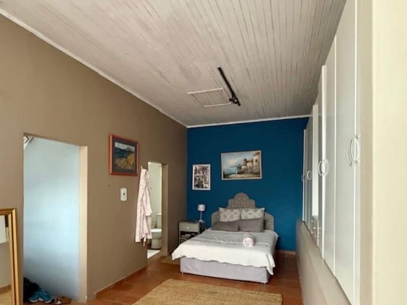 Spacious Family Home with Versatile Living & Work Spaces - Photo 10