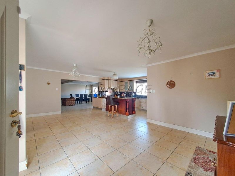 Central, Walvis Bay:  Spacious, Attractive 4 Bedroom home in popular area - Photo 5