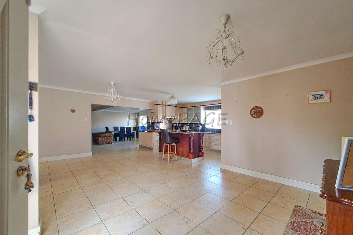 Central, Walvis Bay:  Spacious, Attractive 4 Bedroom home in popular area - Photo 5