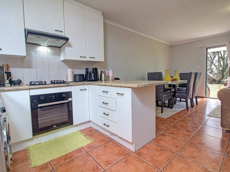 Perfect Blend of Style and Accessibility! - Photo 5