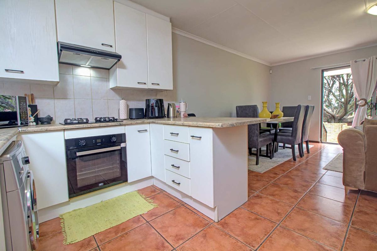 Perfect Blend of Style and Accessibility! - Photo 5