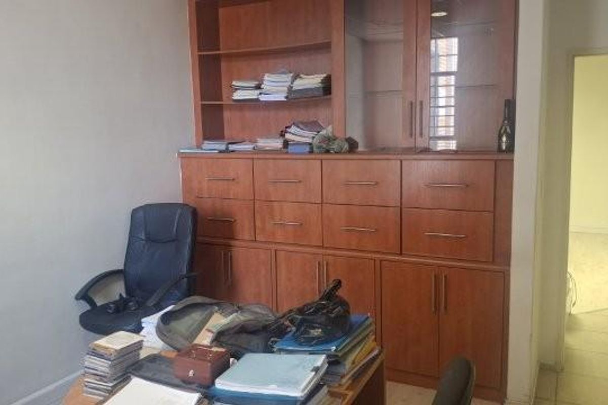 Southern Industrial Warehouse to let - Photo 4