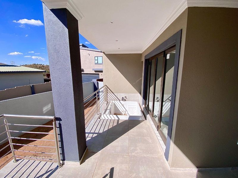 Epitome of luxury living. - Photo 4