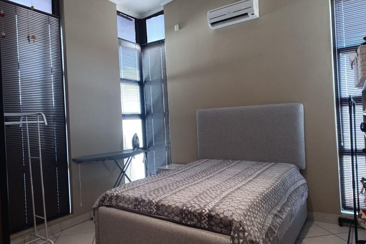 3 Bedroom Townhouse For Sale in Olympia - Photo 4