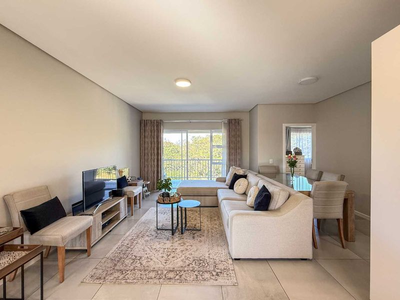 Spacious Apartment in Manor Estate - Photo 4