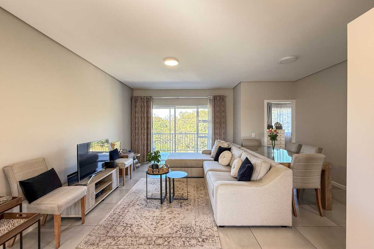 Spacious Apartment in Manor Estate - Photo 4