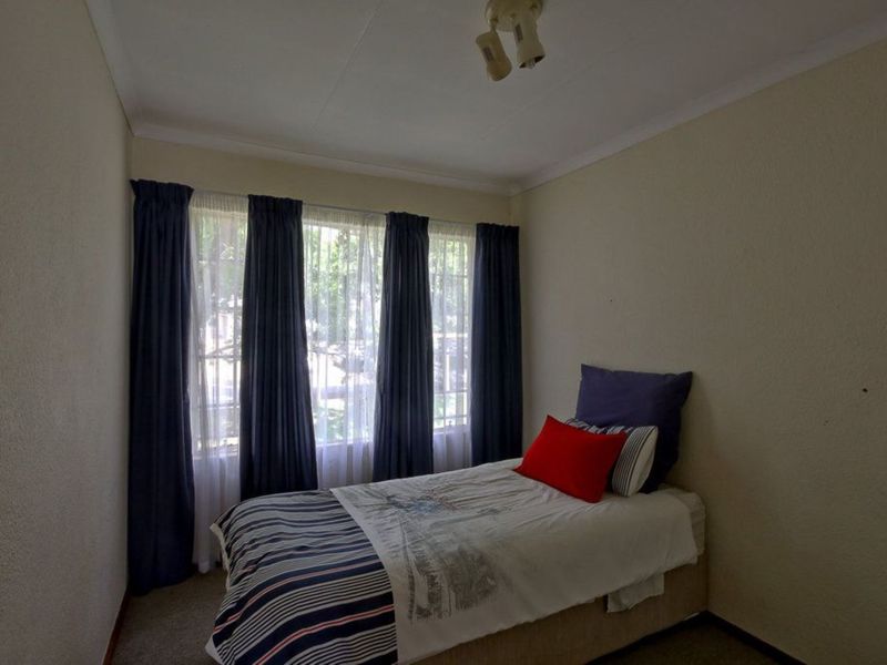 3 bedroom Apartment in Newlands - Photo 9