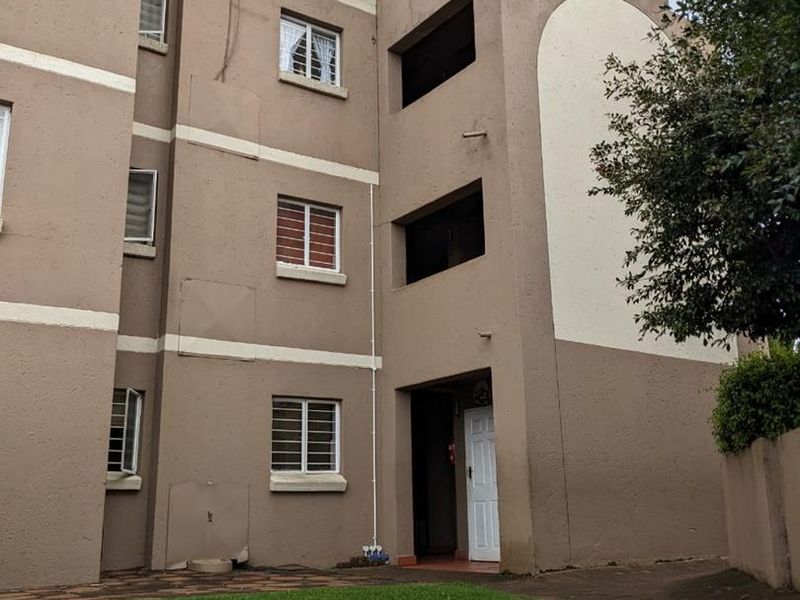 Cute Primrose Townhouse: Secure, Solar-Powered Living Perfect for First-Time Buyers! - Photo 9