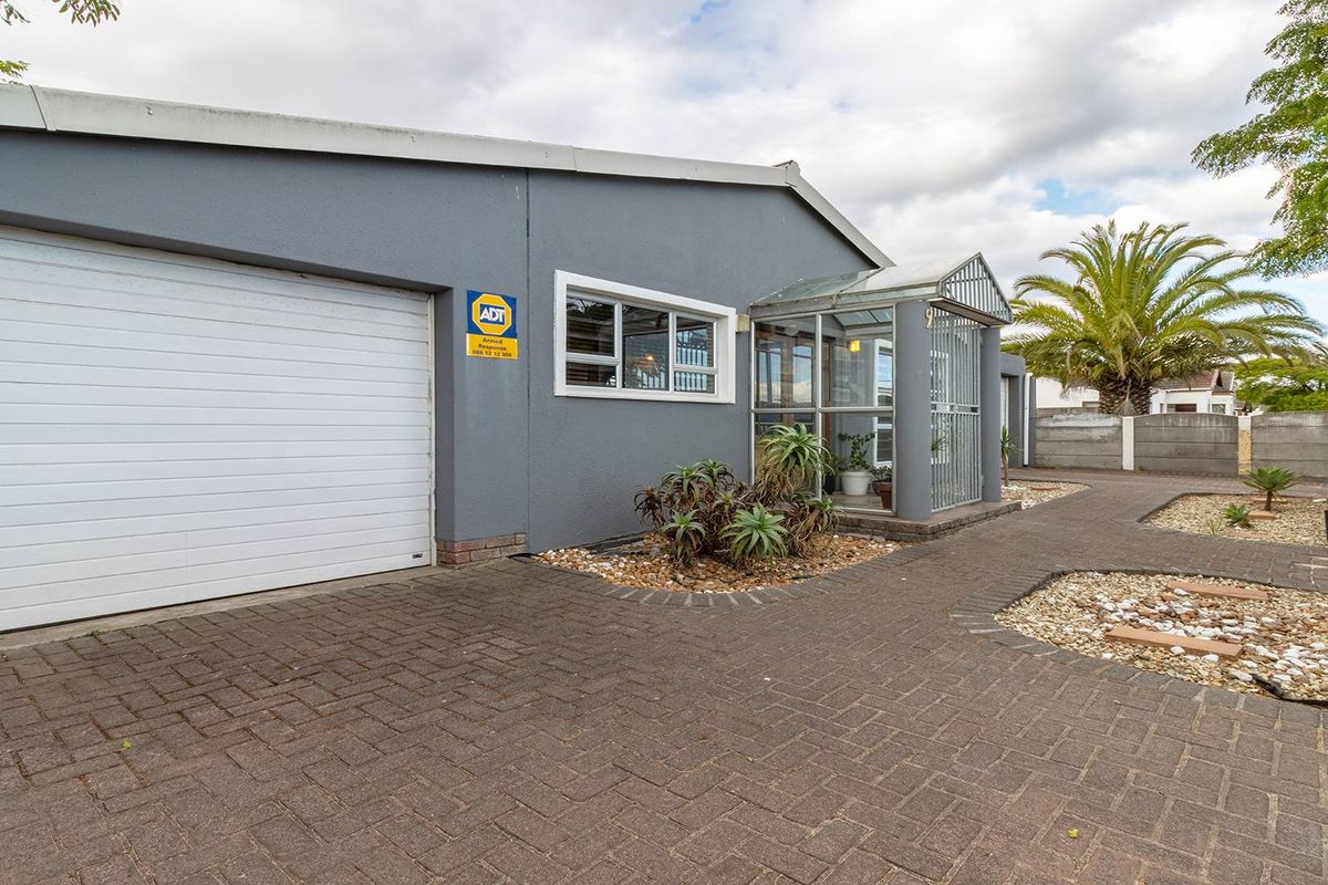 A Beautiful 3-Bedroom Family Home with Space to Grow - Photo 2