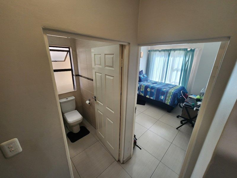 Modern Elegance Meets Family Comfort in Bloemfontein! - Photo 8