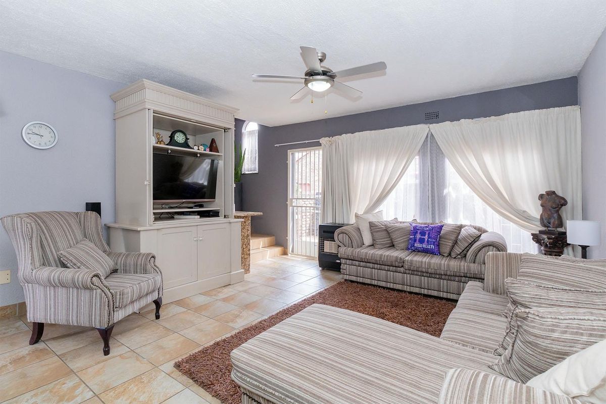 Perfect Lock-Up-and-Go 2-Bedroom Duplex in Norkem Park - Photo 3