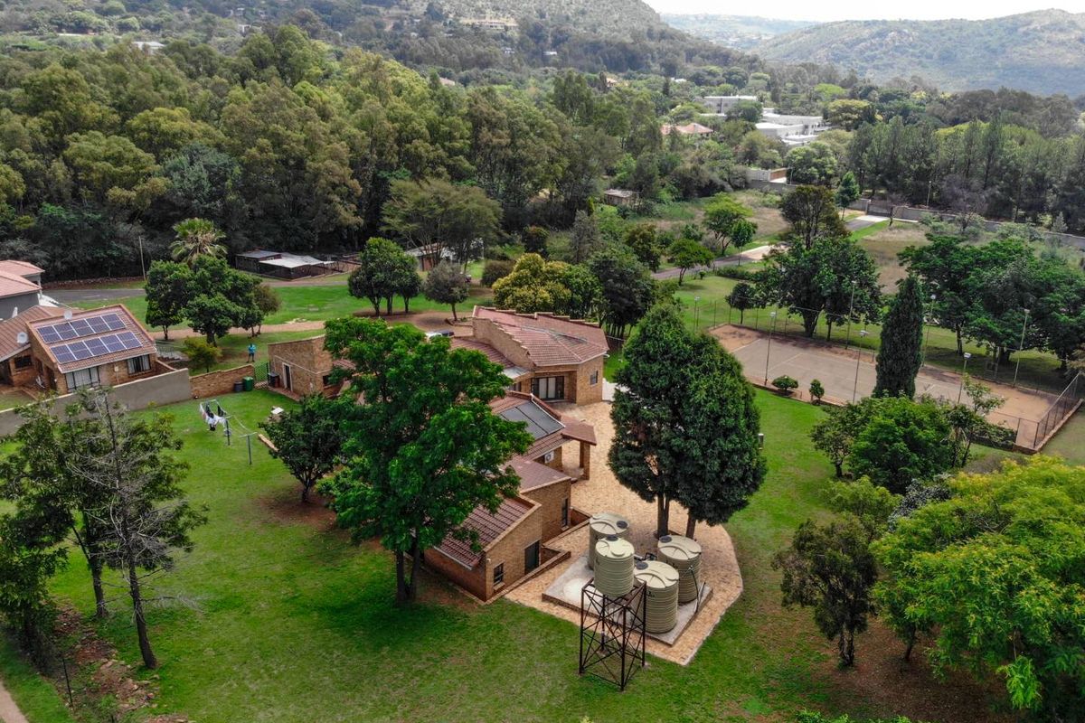 Exceptional Smallholding with Endless Potentional  in Sought-After Poortview - Photo 2