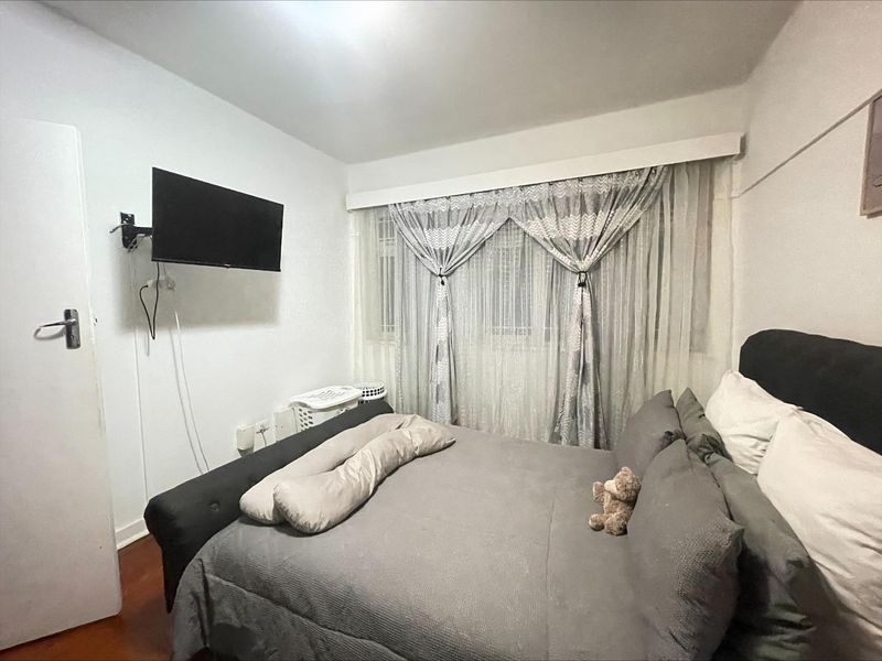 Your Perfect Starter Home - Spacious 1-Bedroom Apartment with Wooden Floors - Photo 8