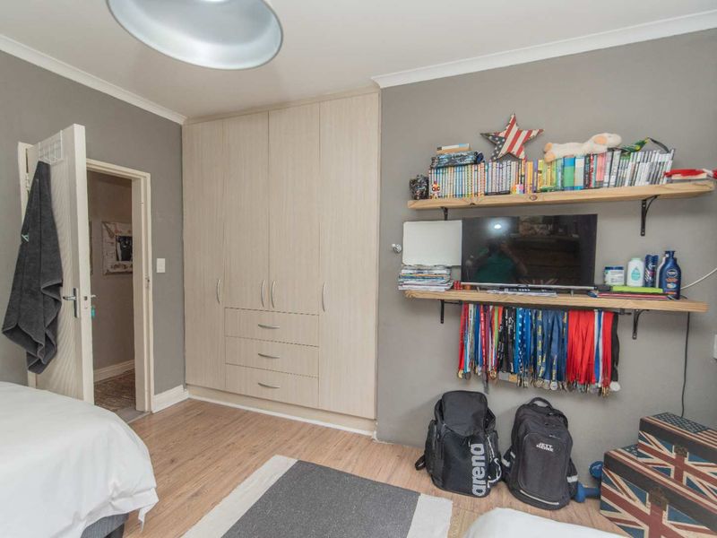 Exquisite Family home in Summerstrand - Photo 9