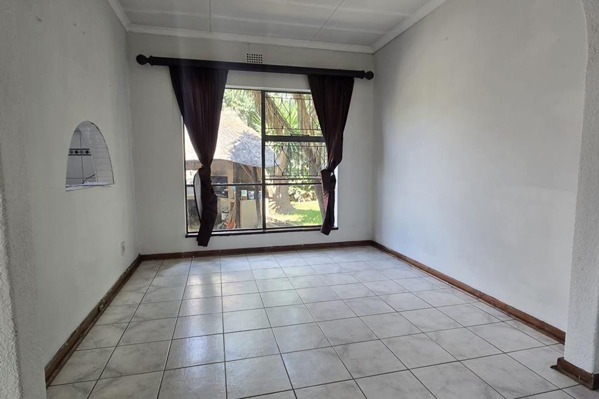 Beautiful 3-bedroom Home with 2-bedroom Flatlet to Rent - Photo 4