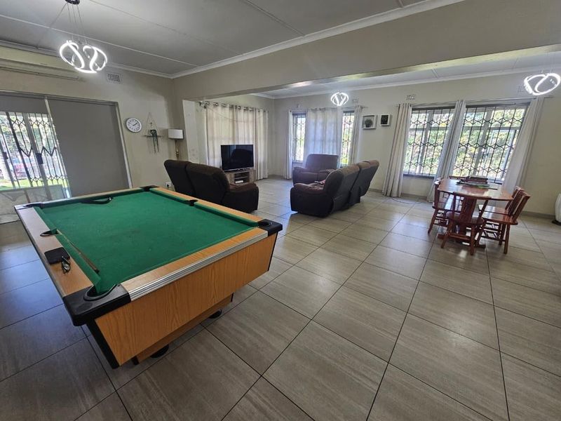 Modern 3-Bedroom Entertainer's Dream in Sought-After Yellowwood Park! - Photo 9