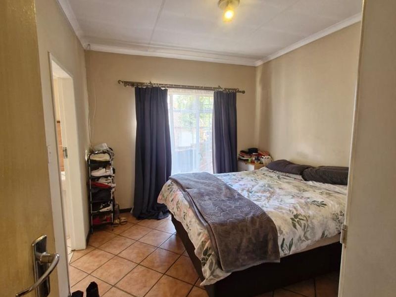 Modern 3-Bedroom Ground Floor Unit with Private Garden - Photo 10