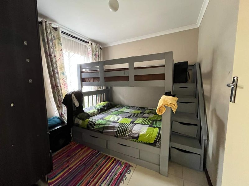 Modern 2 Bedroom Home in Secure Windmill Park Estate - Photo 9