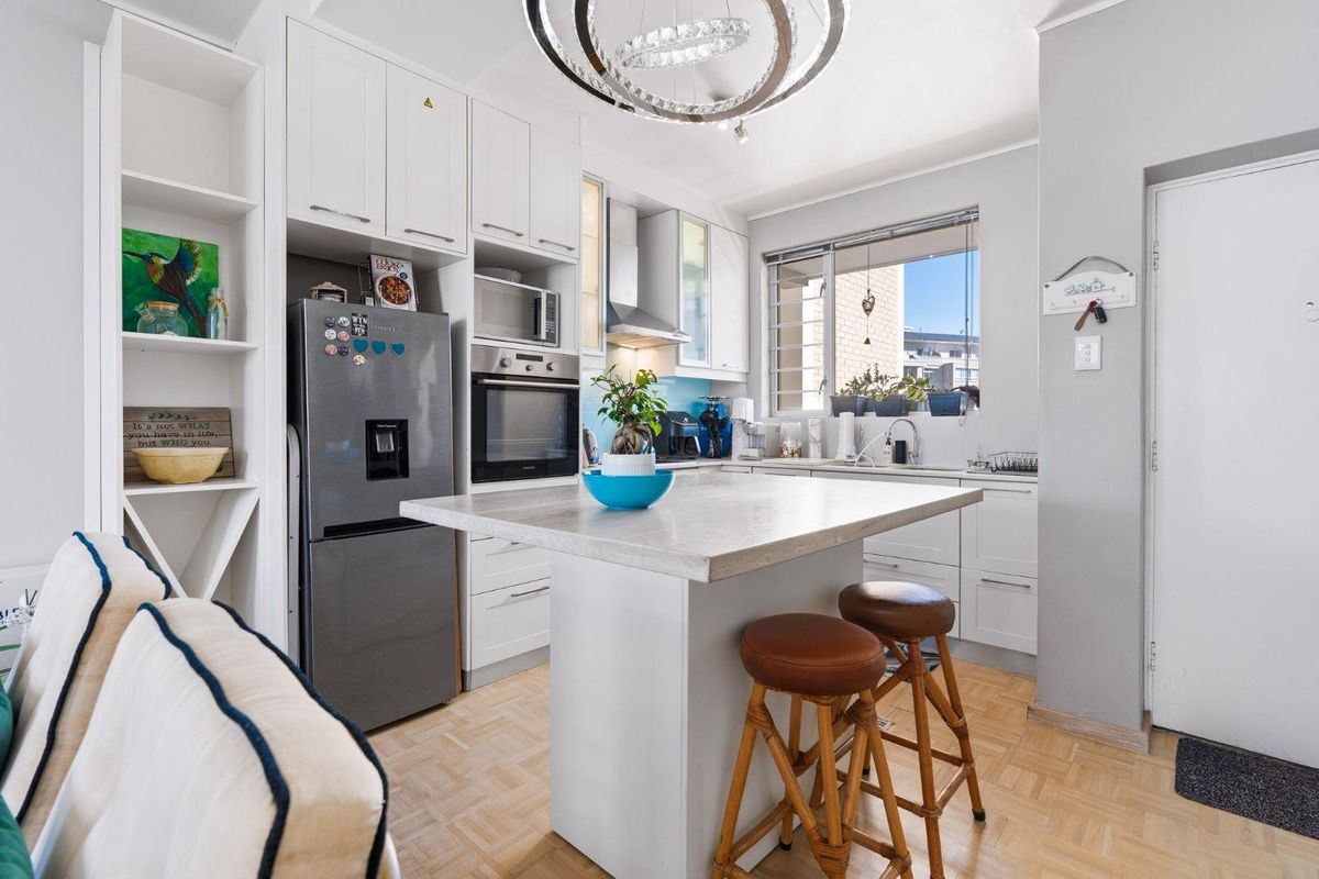Renovated,Spacious and Convenience - Photo 5