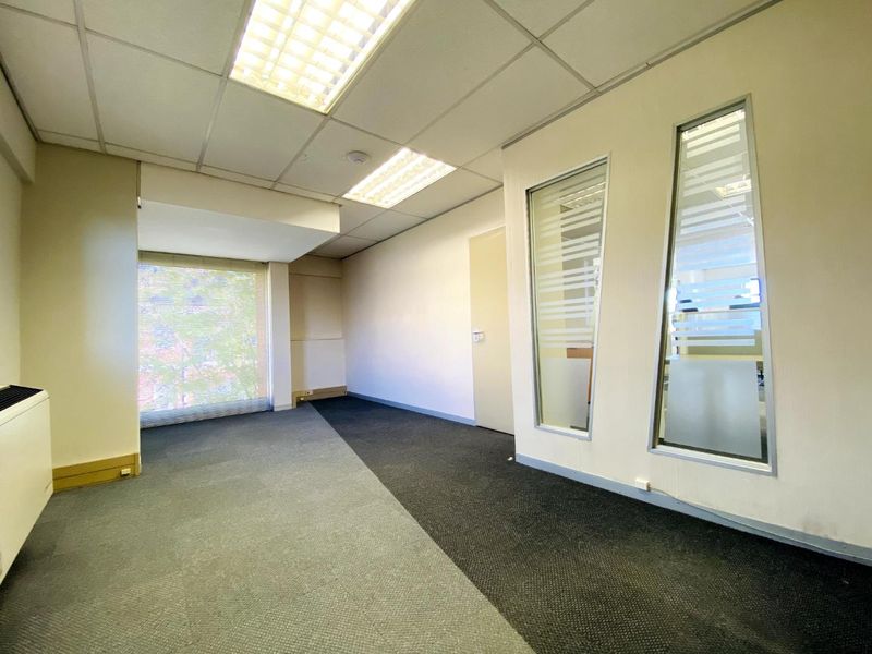 Professional Office Space in Fourways, Waterford Office Park – Semi-Furnished! - Photo 5