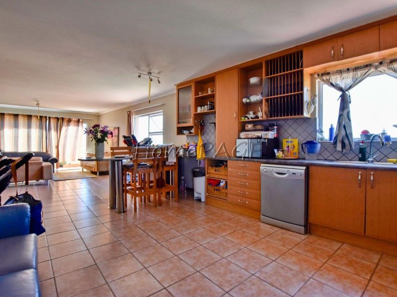 Central, Swakopmund:  3 Bedr Apartment in Toscana is for Sale - Photo 7