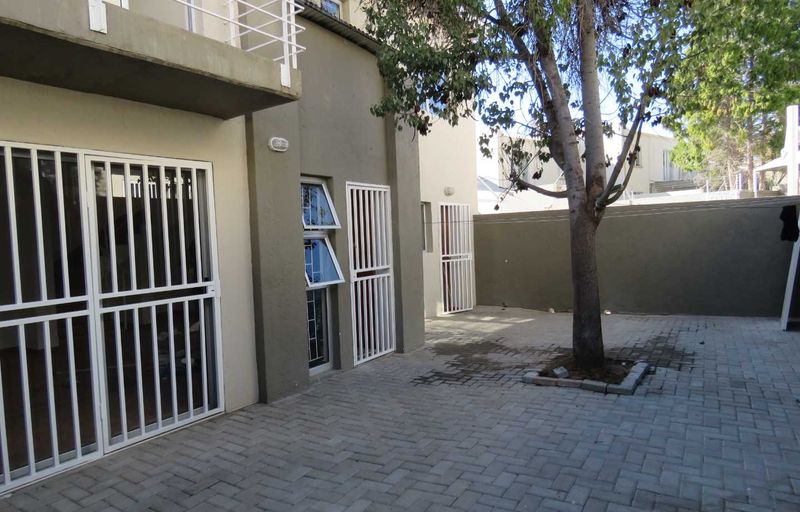 Spacious 4-Bed Unit in Secure Avis Complex – 135m2 of Comfort