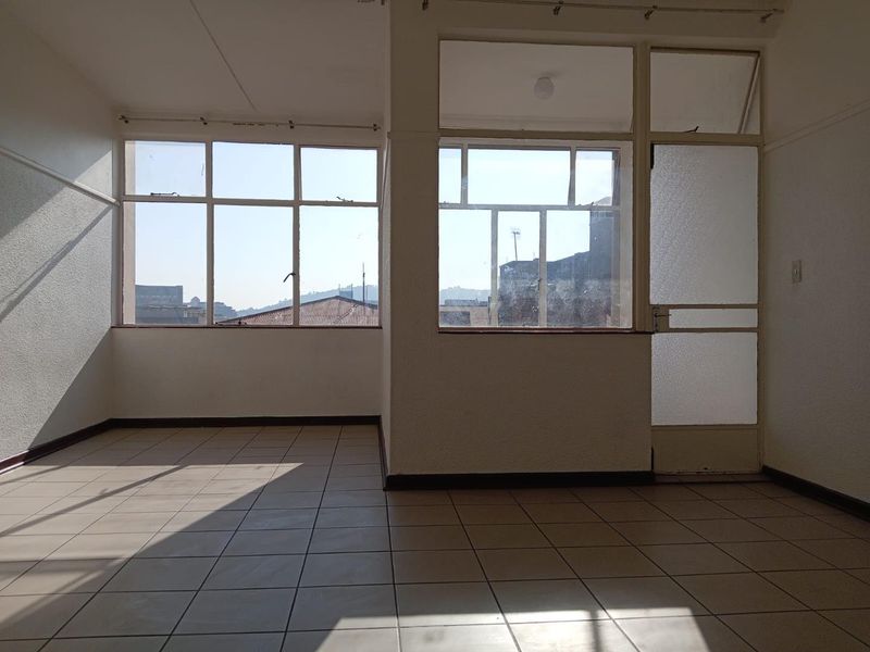 A 1 BEDROOM FLAT TO RENT IN SUNNYSIDE - Photo 8