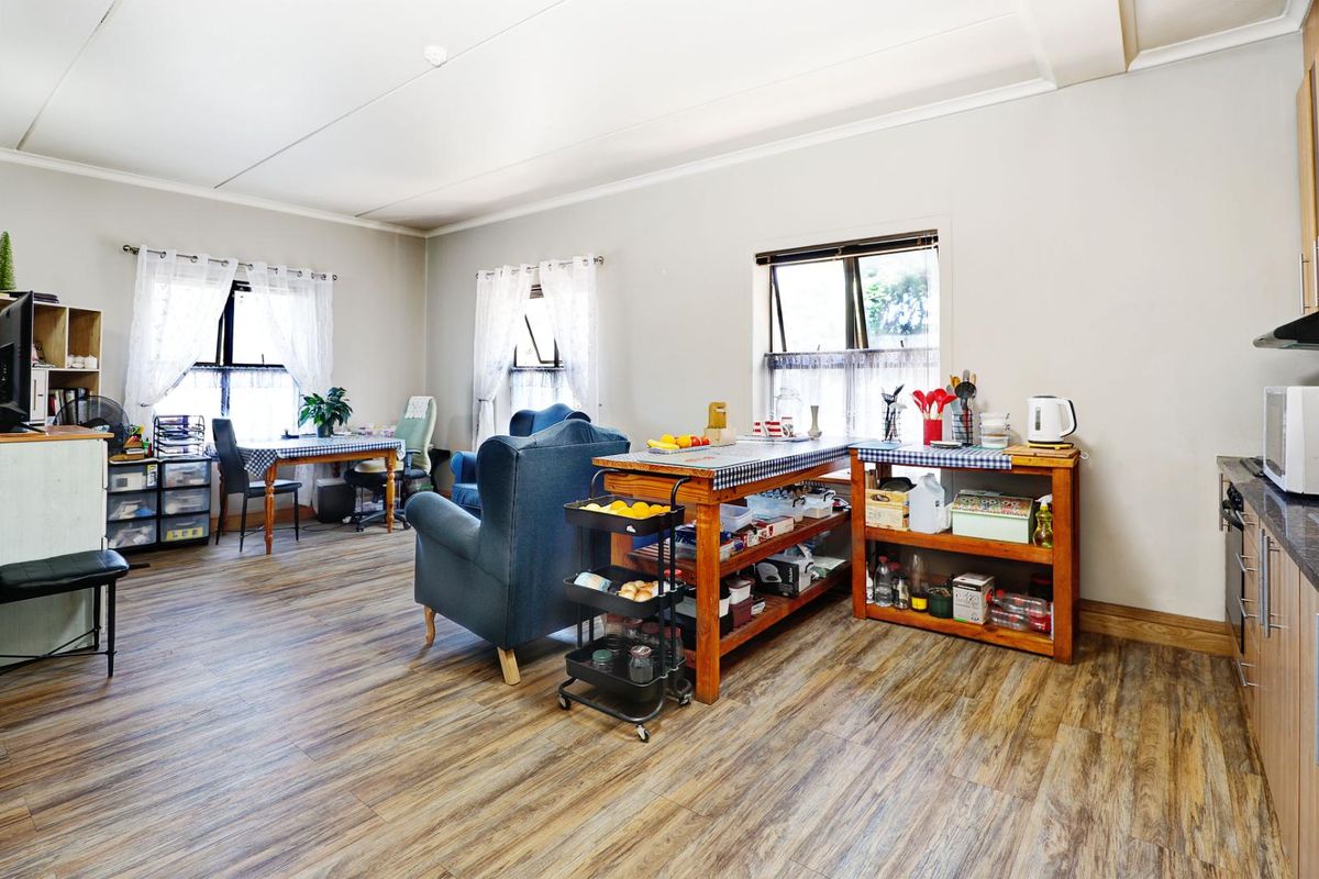 Neat & Modern Corner 1-Bedroom Apartment for Sale in Welverdiend Retirement Village, Oak Glen Bellivlle - Photo 5