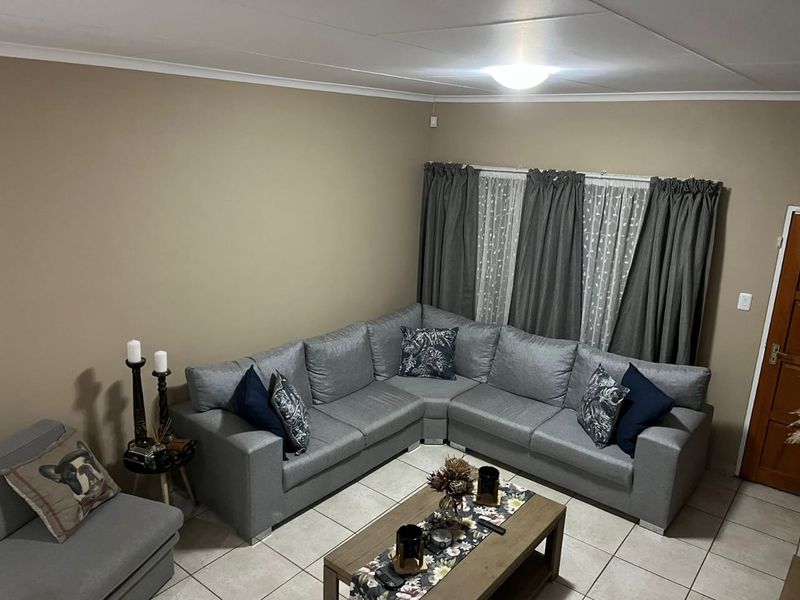 Rent 2Bed Sandalwood Estate Home – Private Garden & Double Garage - Photo 6