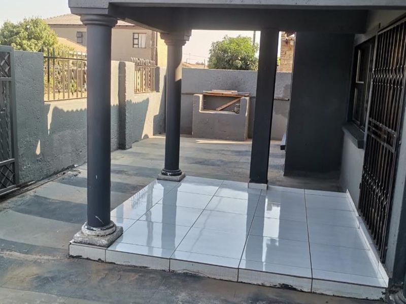 3 bedrooms house for sale in Soshanguve V - Photo 8