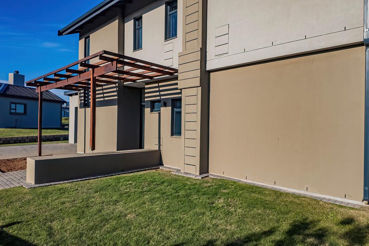 Brand new family home in Hartland Lifestyle Estate - Photo 4