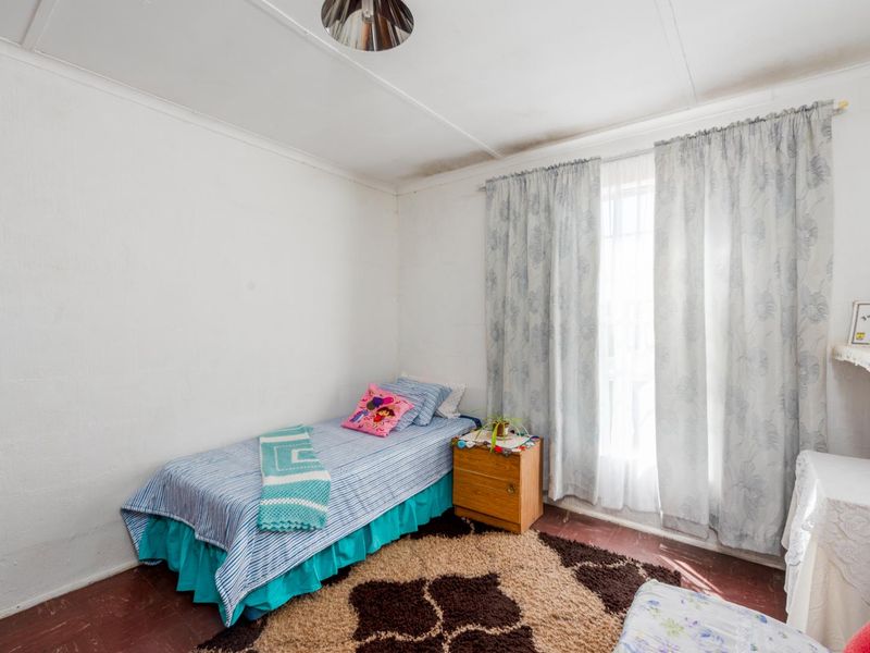 PERFECT STARTER HOME IN BEACON VALLEY. - Photo 10