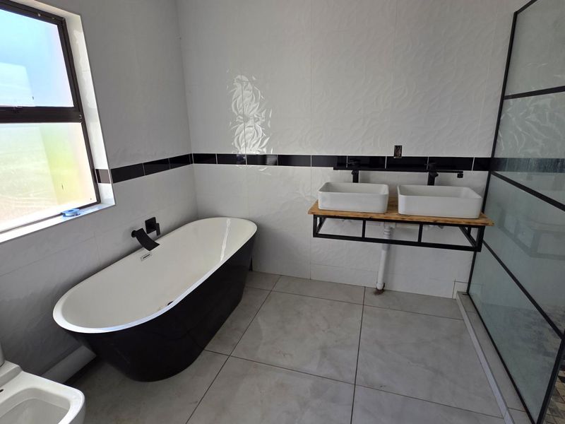 3 Bedroom Family Home To Rent Estate d Afrique  R 22 000pm - Photo 3