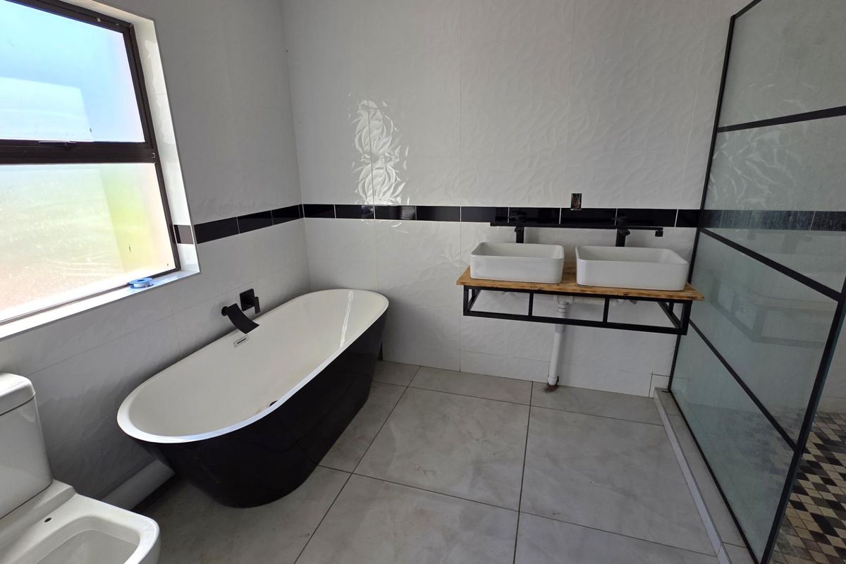 3 Bedroom Family Home To Rent Estate d Afrique  R 22 000pm - Photo 3