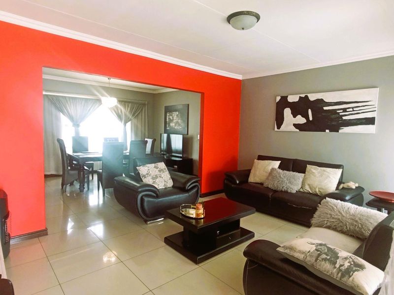 Hot Property Alert: 3-Bed Family Gem in Thatchfield Glen - Photo 6