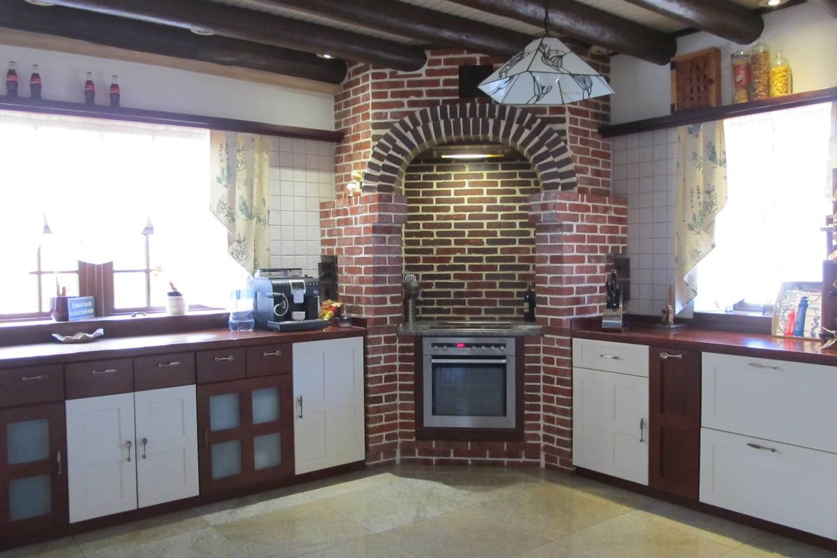 CLASSIC GERMAN STYLE HOME WITH GARDEN FLAT ON DOUBLE ERF - Photo 4