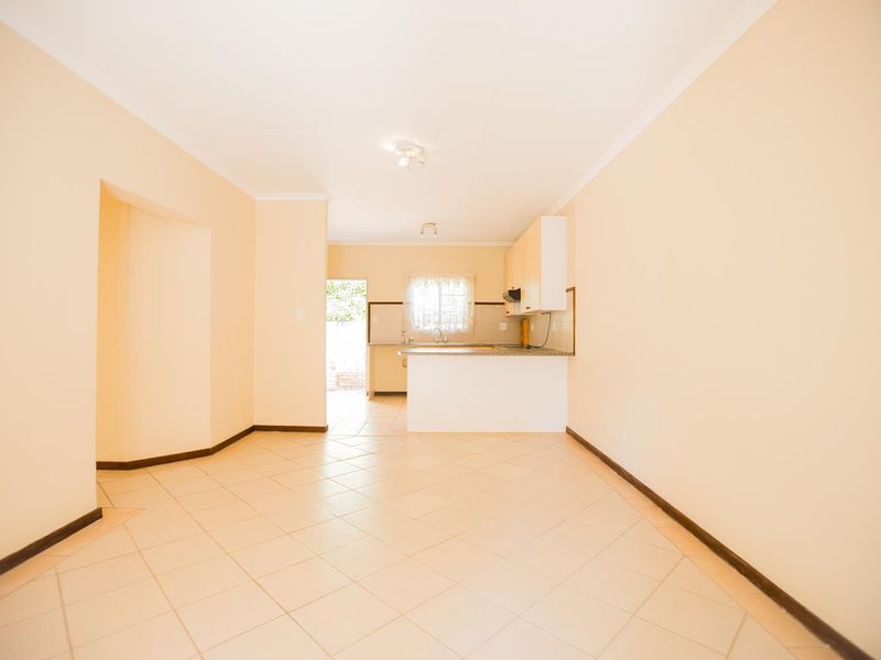 3 Bedroom Simplex with Private Garden - Photo 6