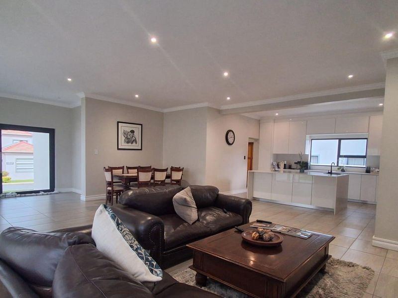 Timeless Elegance Meets Secure Estate Living - Photo 7