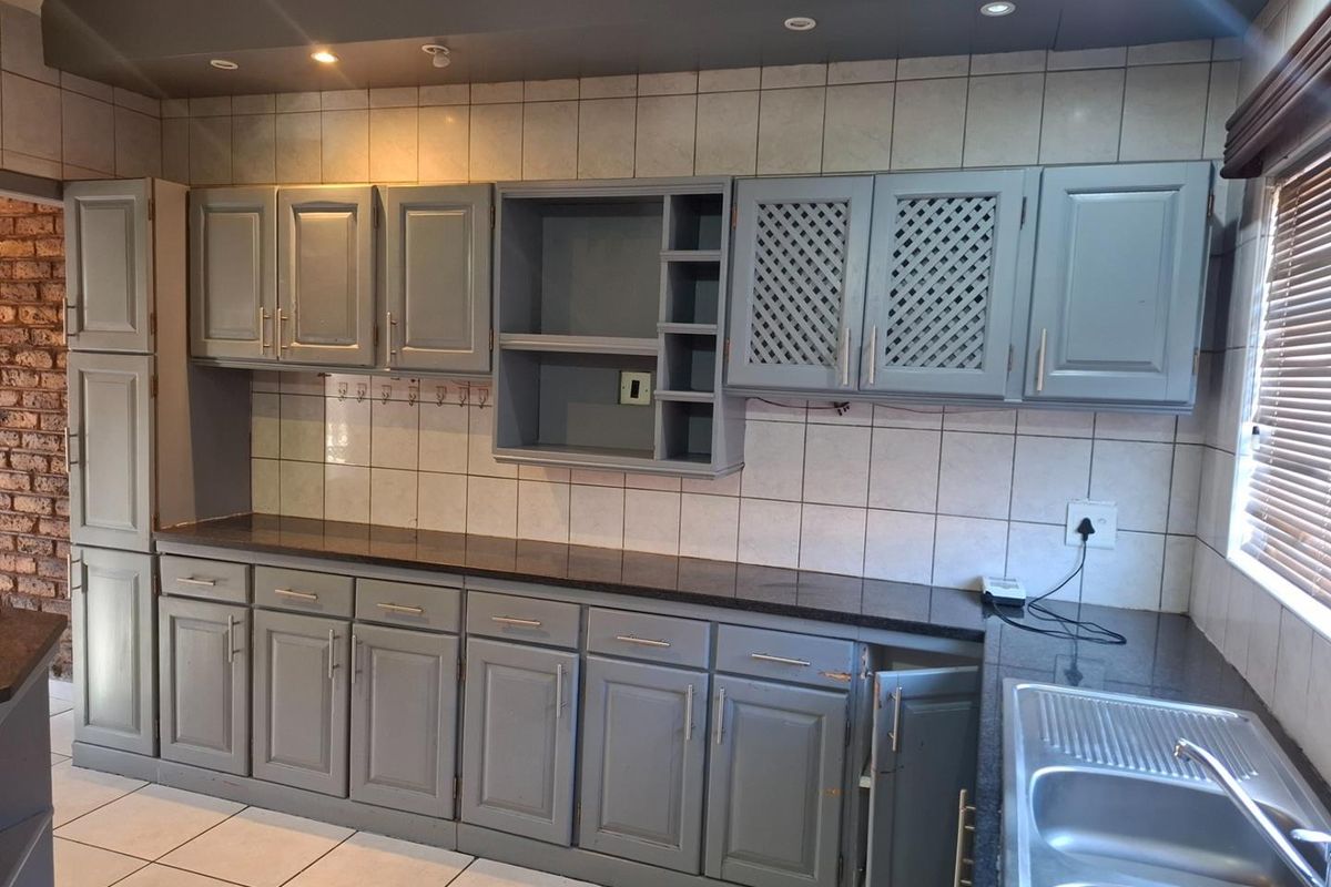 Spacious Duplex in Prime Location – Close to All Amenities - Photo 4
