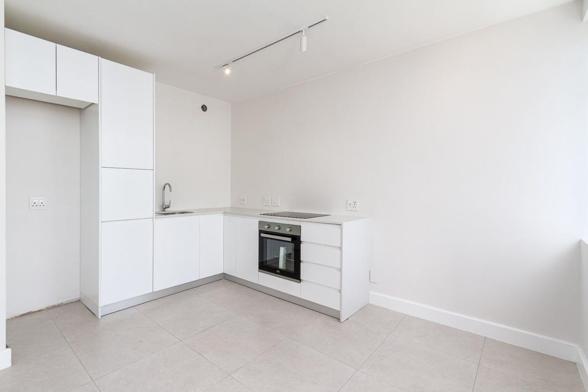 Final Opportunity: Studio in Airbnb-Friendly CBD Block - Photo 2