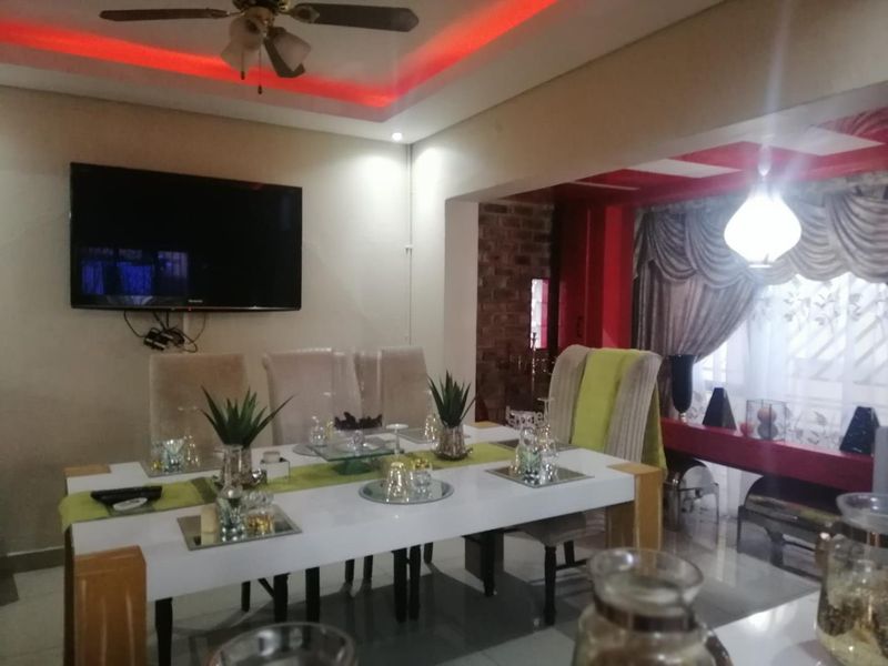 Spacious Family home with Flat for Sale - Photo 9