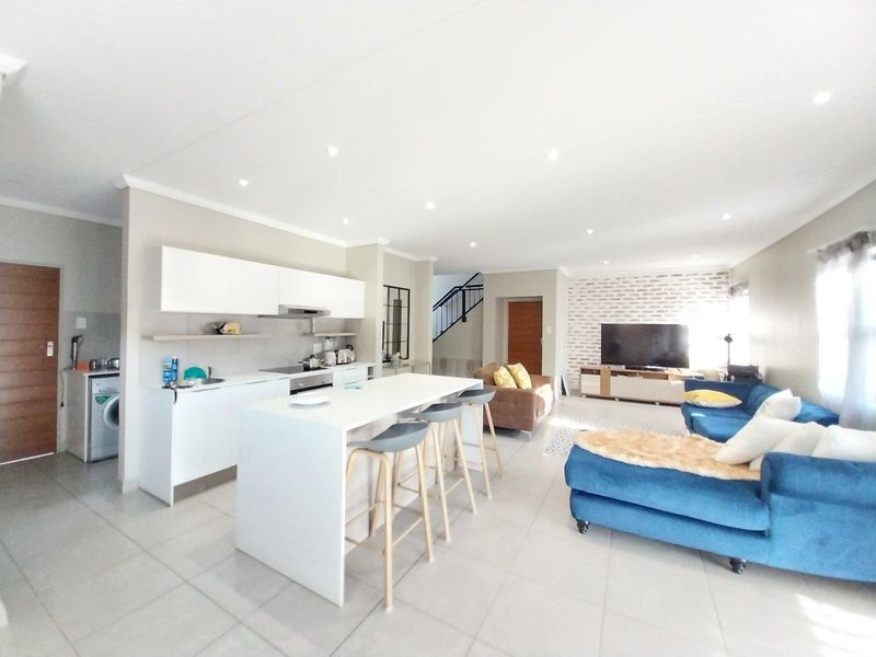 Brand New, Modern 3 Bed Duplex for Rental at Lion Pride Lifestyle Estate - Photo 3