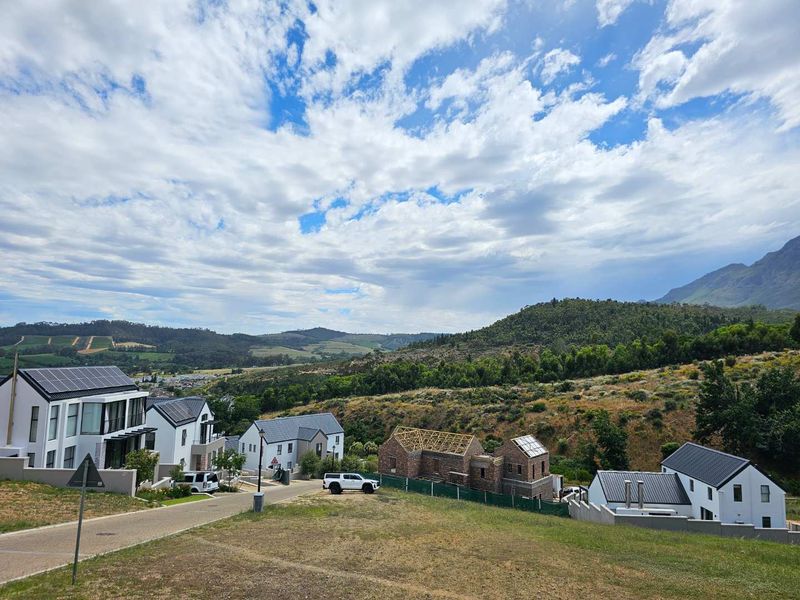 No Transfer Duty! Come and just move in! La Roche Secure Estate situated adjacent to Helshoogte , between Stellenbosch and Franschhoek - Photo 9