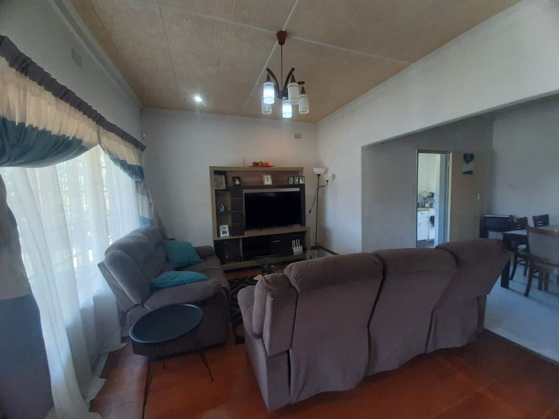 Family Home with Cottage for Sale - Photo 3