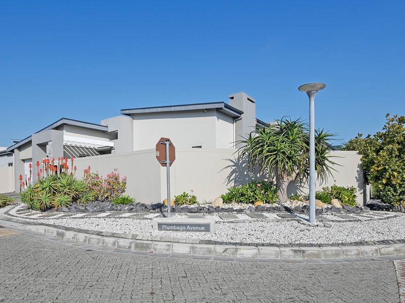 A RARE FIND IN SOUGHT-AFTER SAGEWOOD LIFESTYLE ESTATE - Photo 2